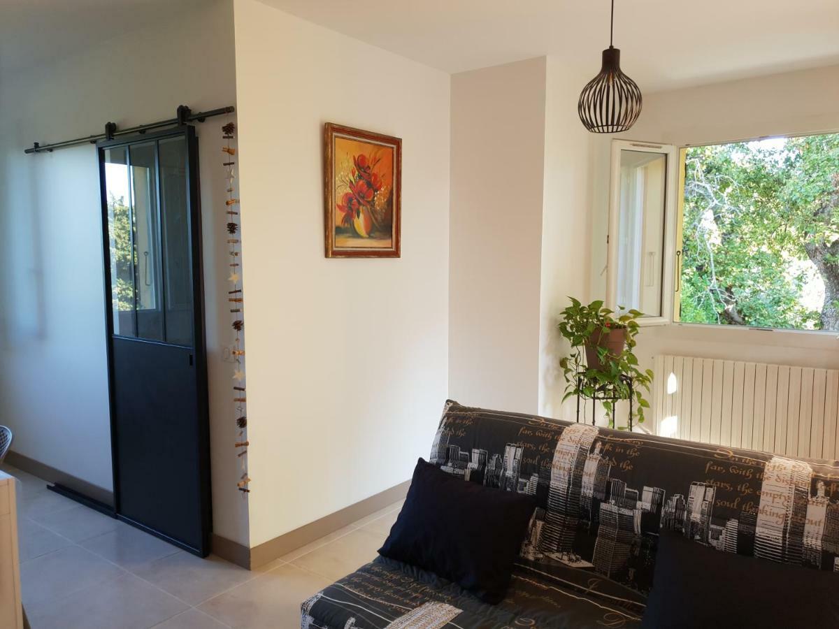 Gite Au Coeur Des Chenes Sérignan-du-Comtat Exterior foto